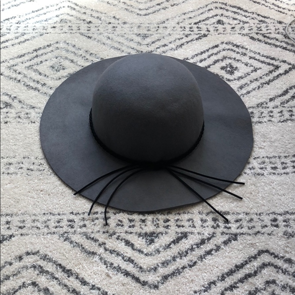 Floppy hat with suede tassel details